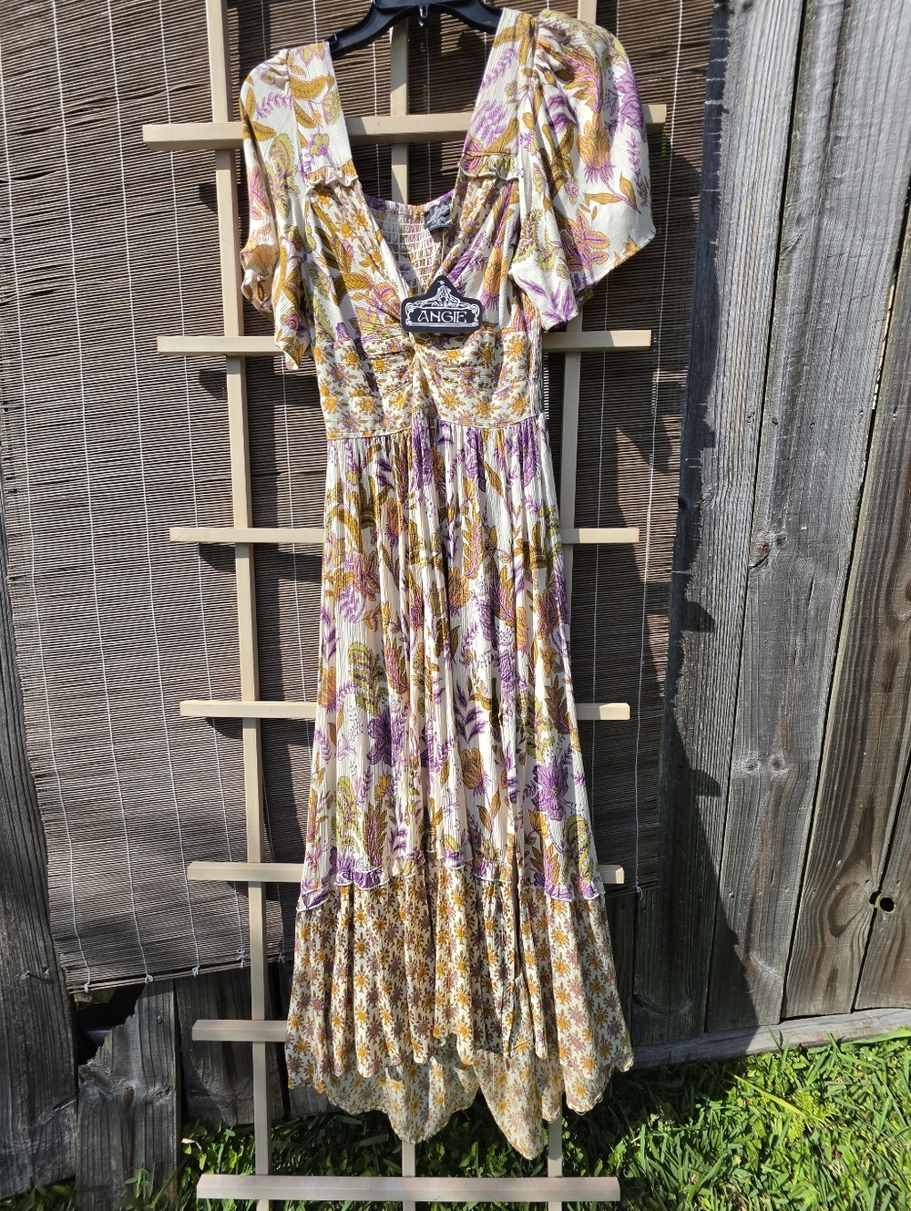 NEW Angie Floral Short Sleeve Tiered Hem Maxi Dress Medium - Picture 8 of 10